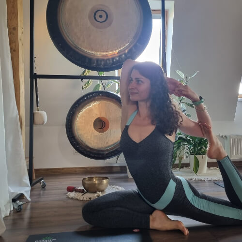 Alina Bratu. Instructor Yoga