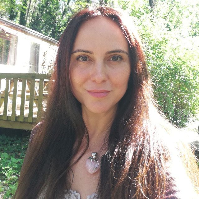 Florinda Alexa. Psihoterapeut Transpersonal Facilitator Certificat International Pneuma Breathwork. Astrolog