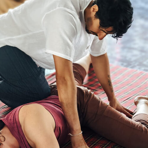 Alexandru Dragan. Instructor Acro Yoga & Terapeut Thai Massage